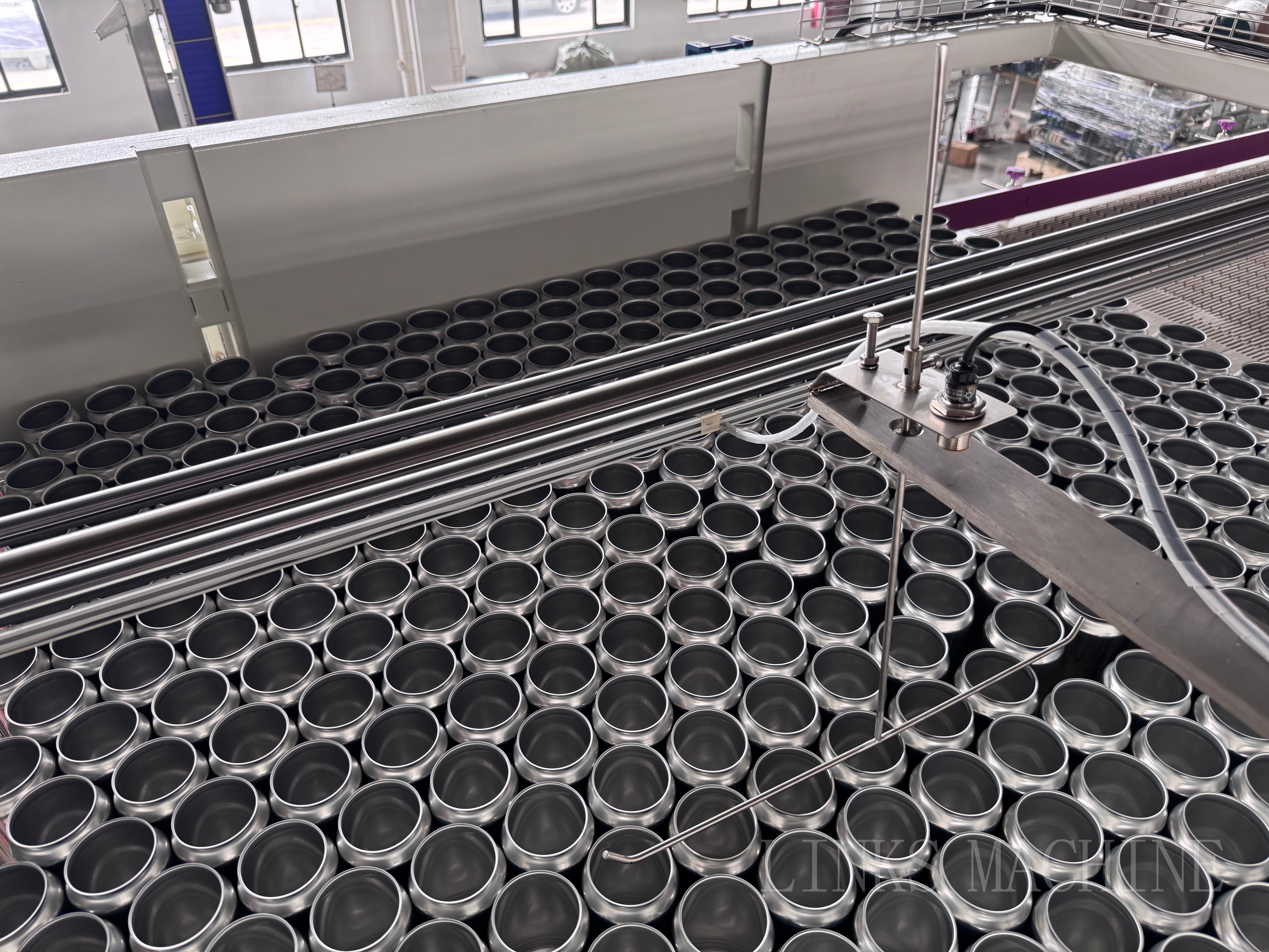 Empty can depalletizer discharge conveyor