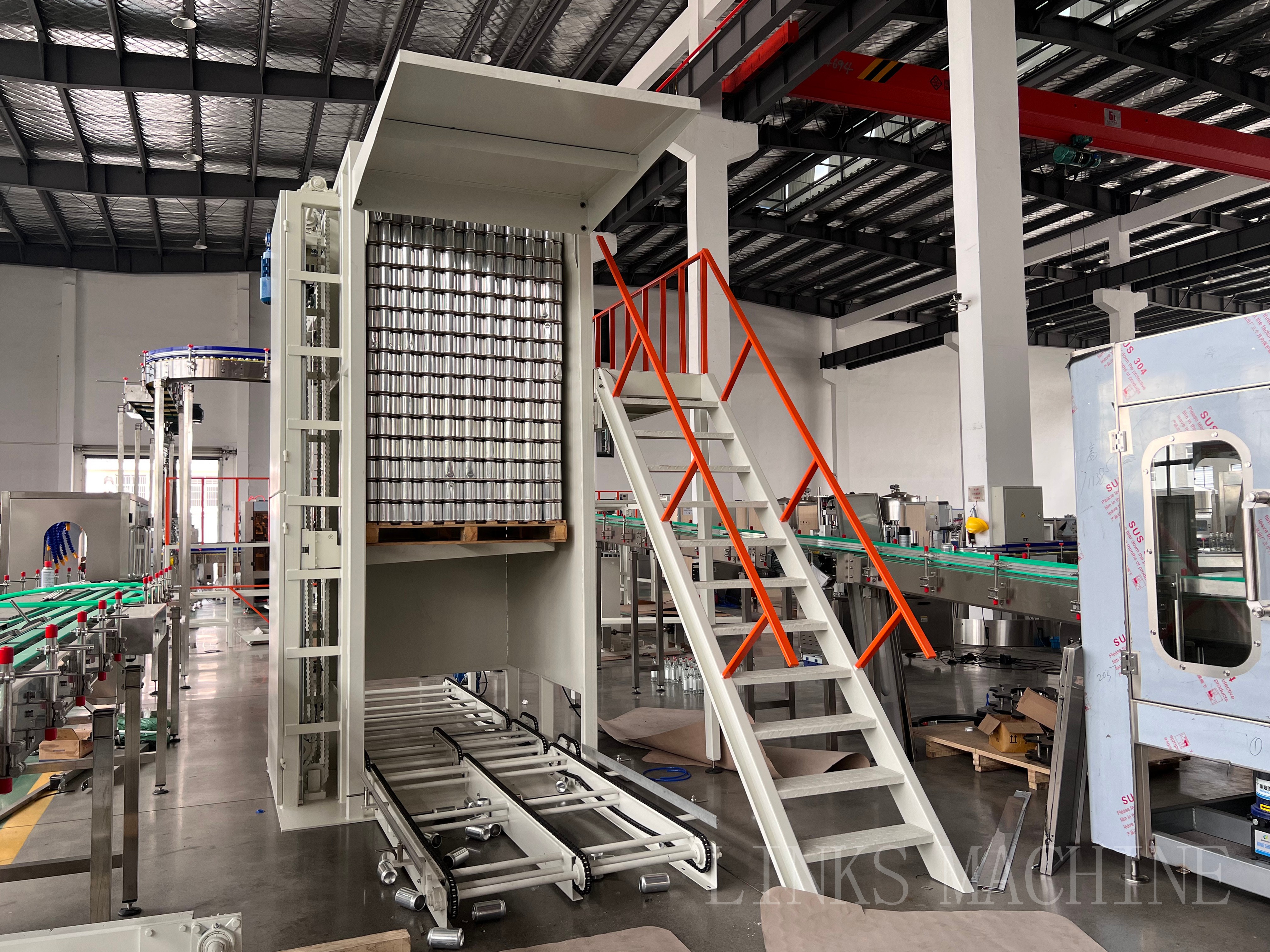 Empty can depalletizer with lifting platform