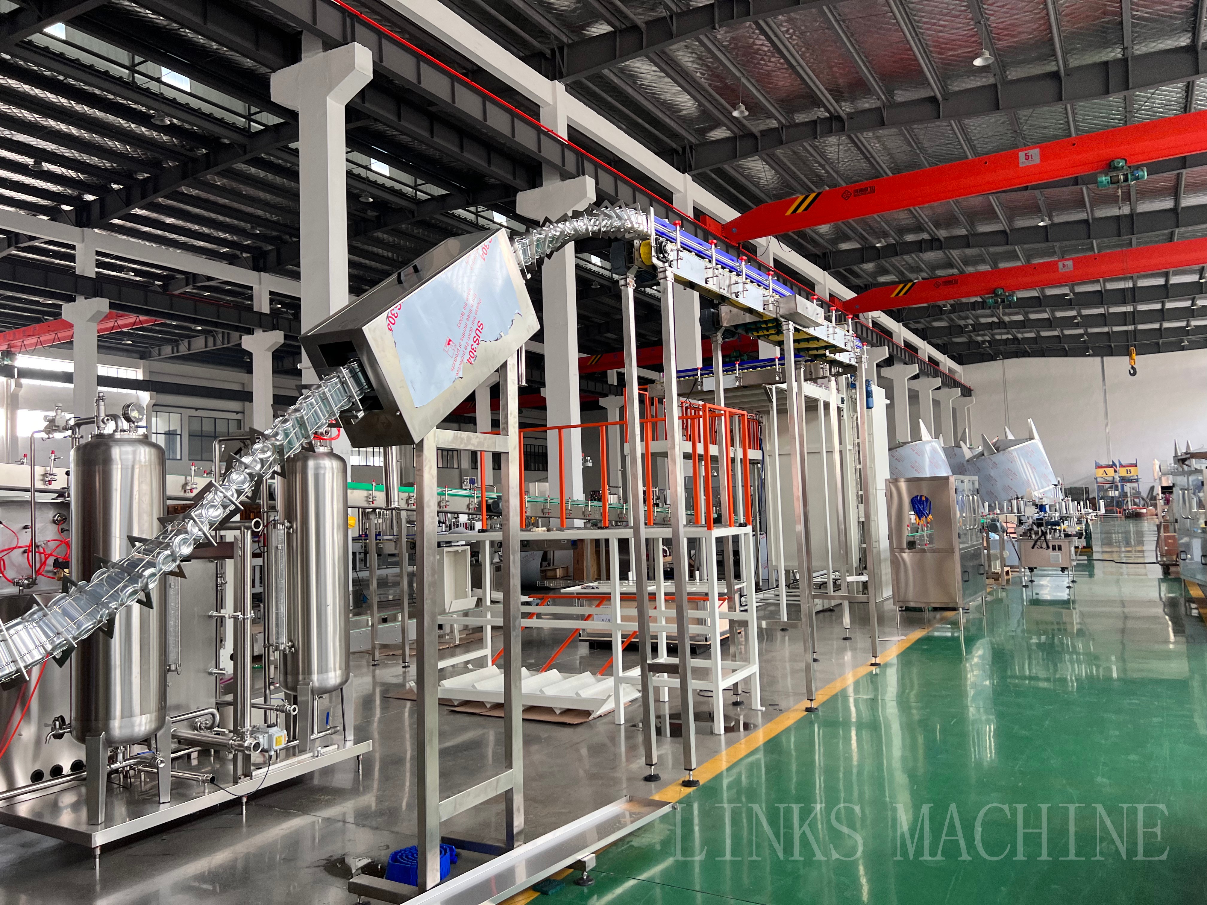Empty can washing machine and elevated conveyor