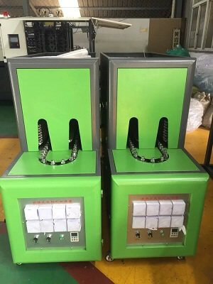 2L-5L Semi-auto 2-Cavity Bottle Blow Molding Machine2.jpg