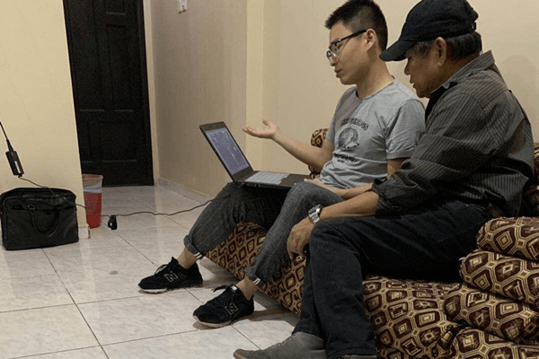 Communicate with technical staff about water filling machine